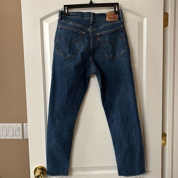 Levi’s Wedgie Straight button fly raw hem ankle dark wash, denim jeans size 30 - Picture 6 of 11